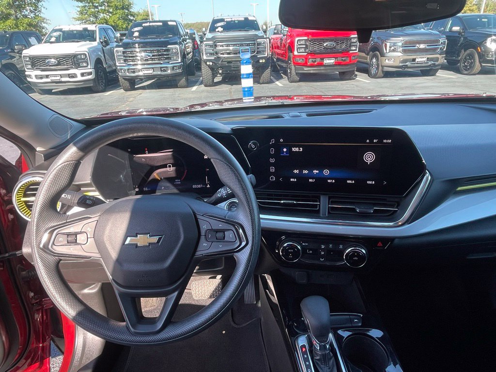 Used 2024 Chevrolet Trax LT FWD image 14