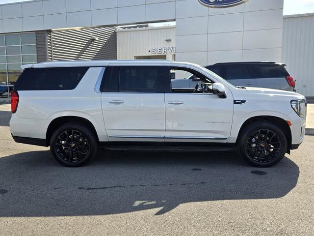 Used 2022 GMC Yukon XL SLT w/ SLT Luxury Package AWD/4WD image 4