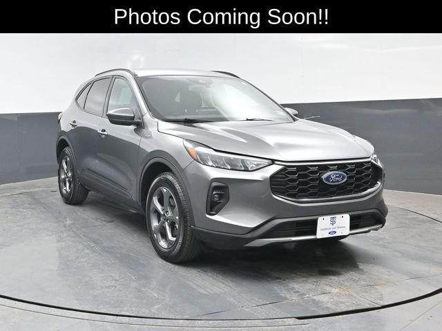 Certified 2025 Ford Escape ST-Line Select AWD/4WD image 2
