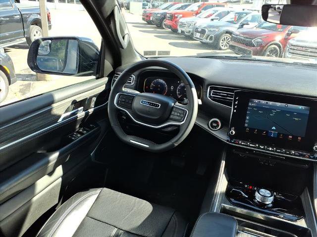 Used 2024 Jeep Wagoneer Series II w/ Flexible Seating Group image 13