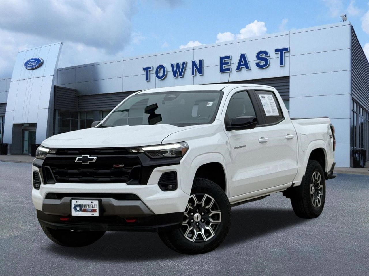 Used 2024 Chevrolet Colorado Z71 w/ Z71 Convenience Package 2 AWD/4WD image 1
