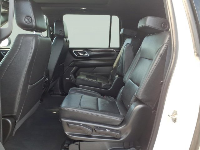 Used 2023 Chevrolet Suburban Z71 w/ Luxury Package AWD/4WD image 12