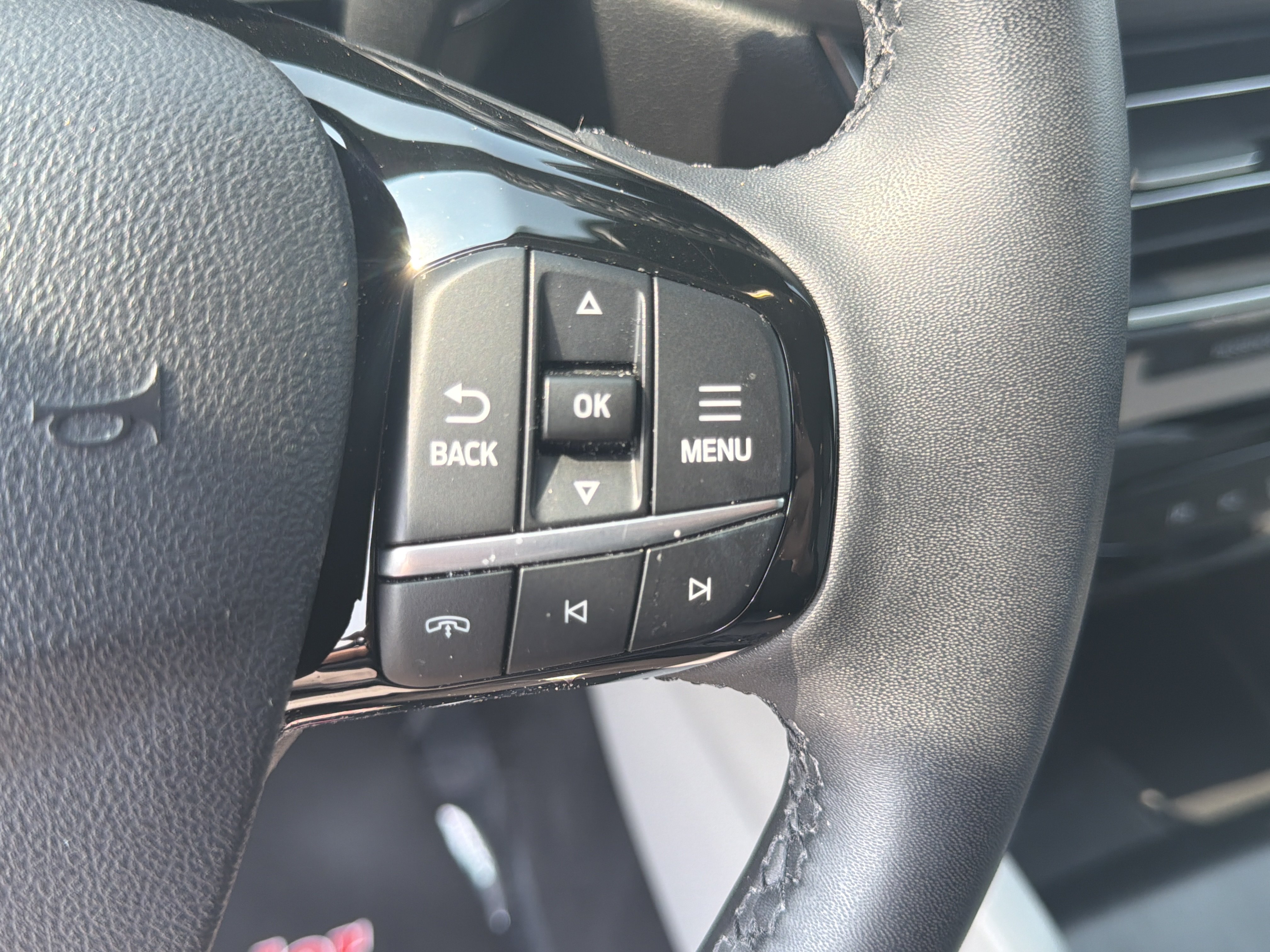 Certified 2023 Ford Escape SE w/ PHEV Premium Package FWD image 19