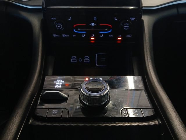 Used 2025 Jeep Grand Cherokee Limited 4xe AWD/4WD image 4