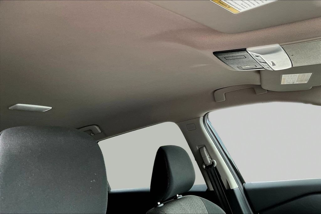 Used 2025 Nissan Rogue SV FWD image 29