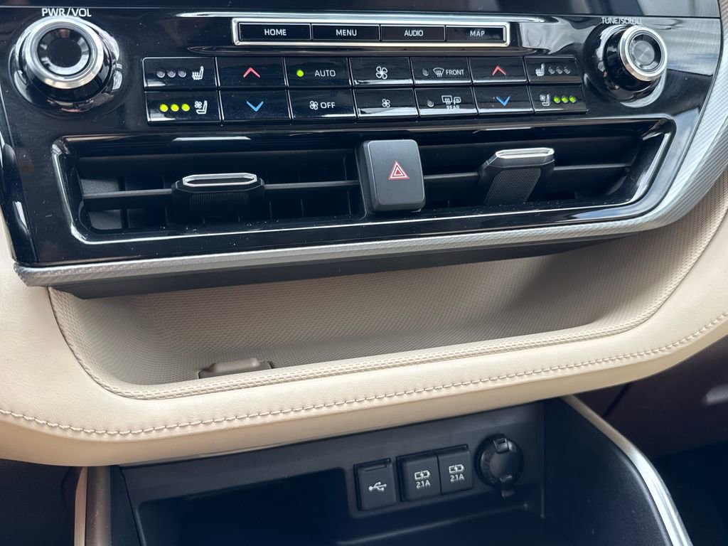 Used 2021 Toyota Highlander Platinum FWD image 24