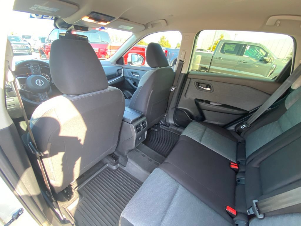 Used 2023 Nissan Rogue SV FWD image 23
