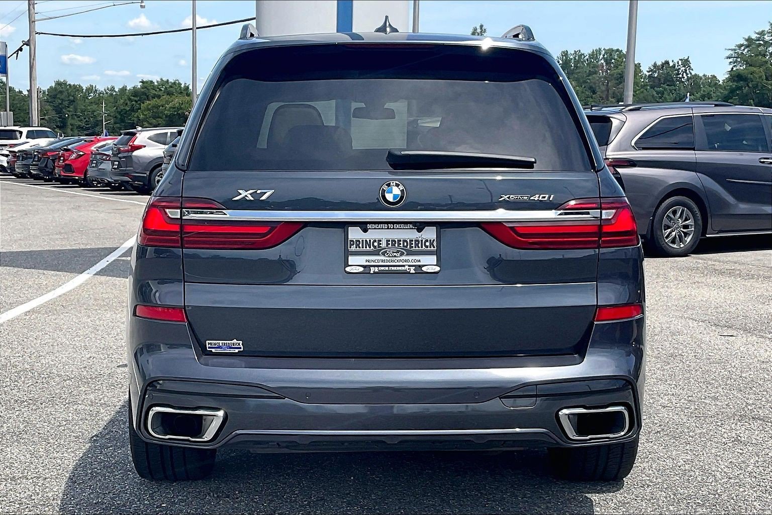 Used 2022 BMW X7 xDrive40i w/ M Sport Package AWD/4WD image 4