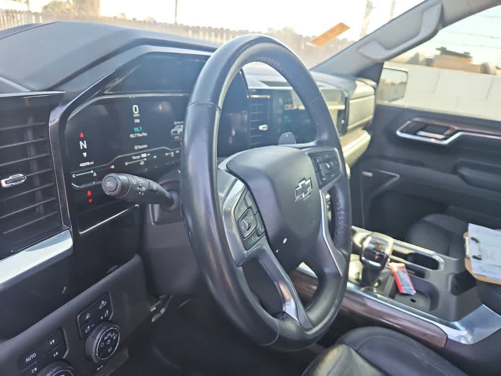 Used 2024 Chevrolet Silverado 1500 LT Trail Boss w/ LT Trail Boss Premium Package AWD/4WD image 9