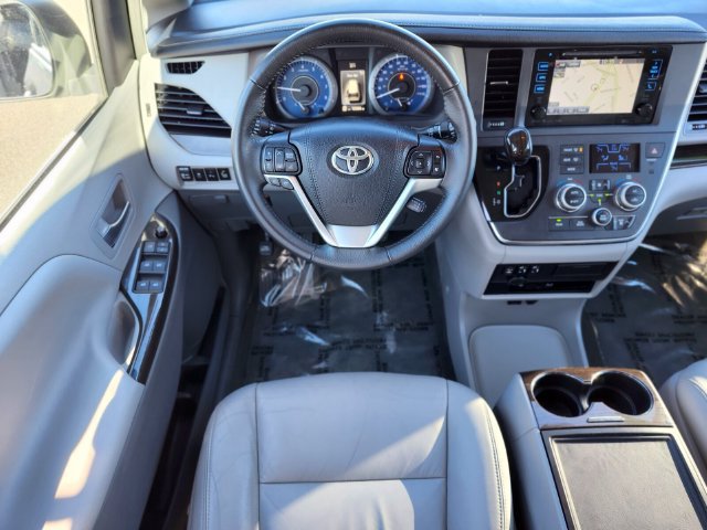 Used 2017 Toyota Sienna XLE Premium w/ Outdoor Package AWD/4WD image 13