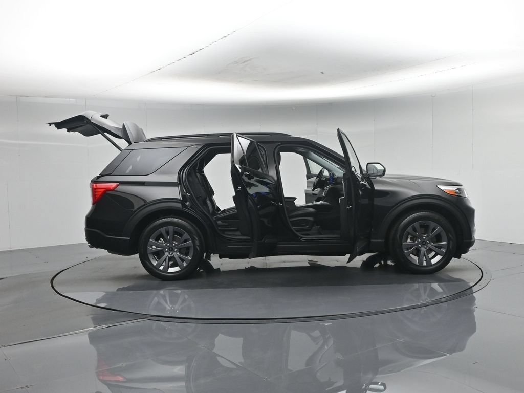 Certified 2023 Ford Explorer XLT w/ Equipment Group 202A RWD image 5