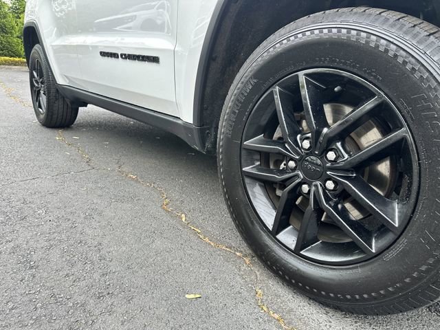 Used 2020 Jeep Grand Cherokee Laredo w/ 18" Wheel & 8.4" Radio Group AWD/4WD image 11