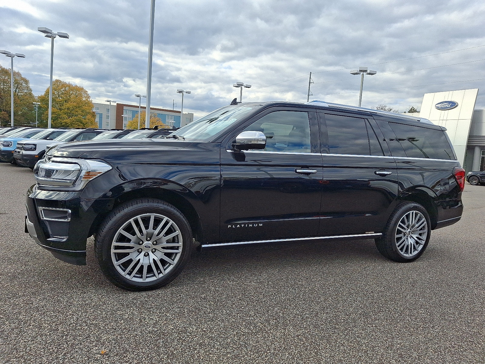 Certified 2022 Ford Expedition Max Platinum image 2