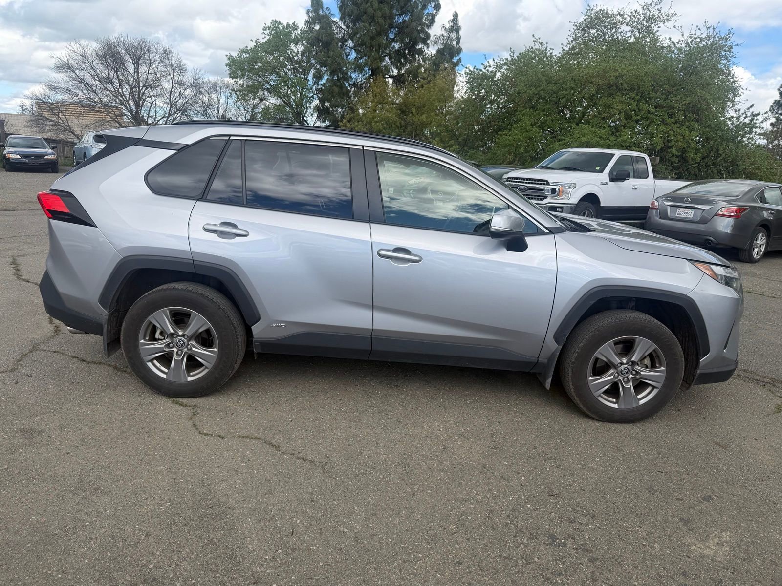 Used 2023 Toyota RAV4 XLE w/ Convenience Package image 6