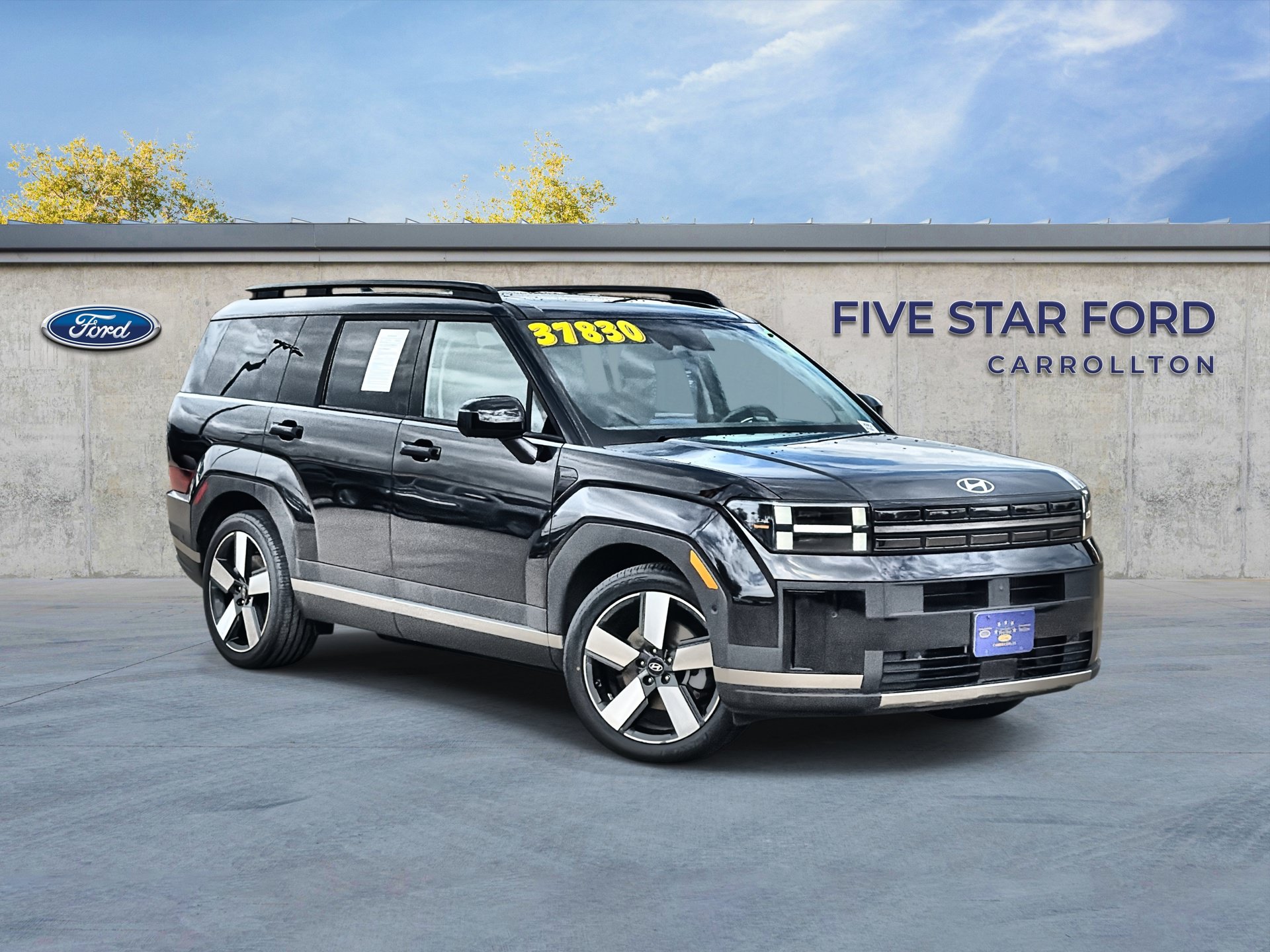 Used 2025 Hyundai Santa Fe Limited FWD image 1