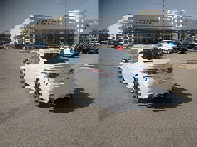 Used 2023 Toyota Camry XSE FWD image 3