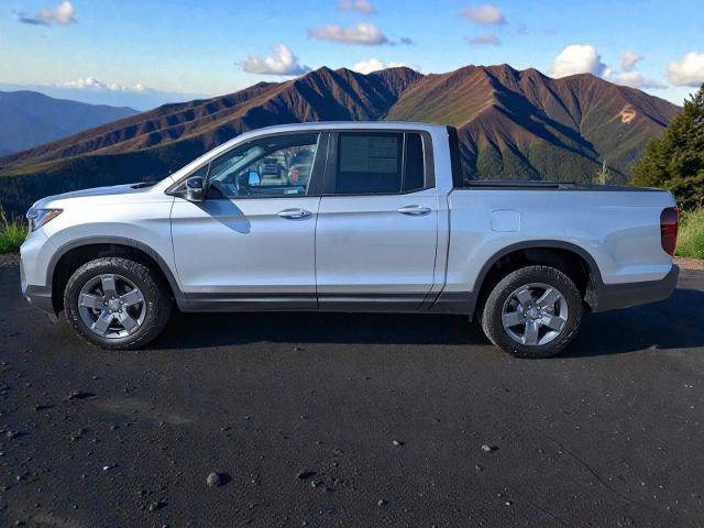 Used 2025 Honda Ridgeline TrailSport image 6