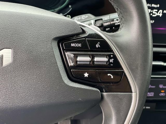 Used 2023 Kia Niro EX FWD image 11