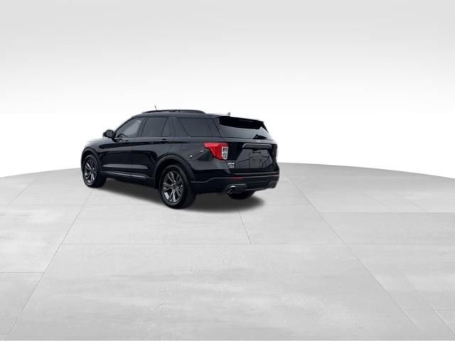 Certified 2022 Ford Explorer XLT w/ Equipment Group 202A image 3