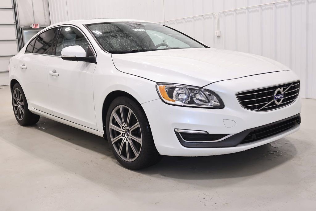 Used 2017 Volvo S60 T5 Inscription image 10