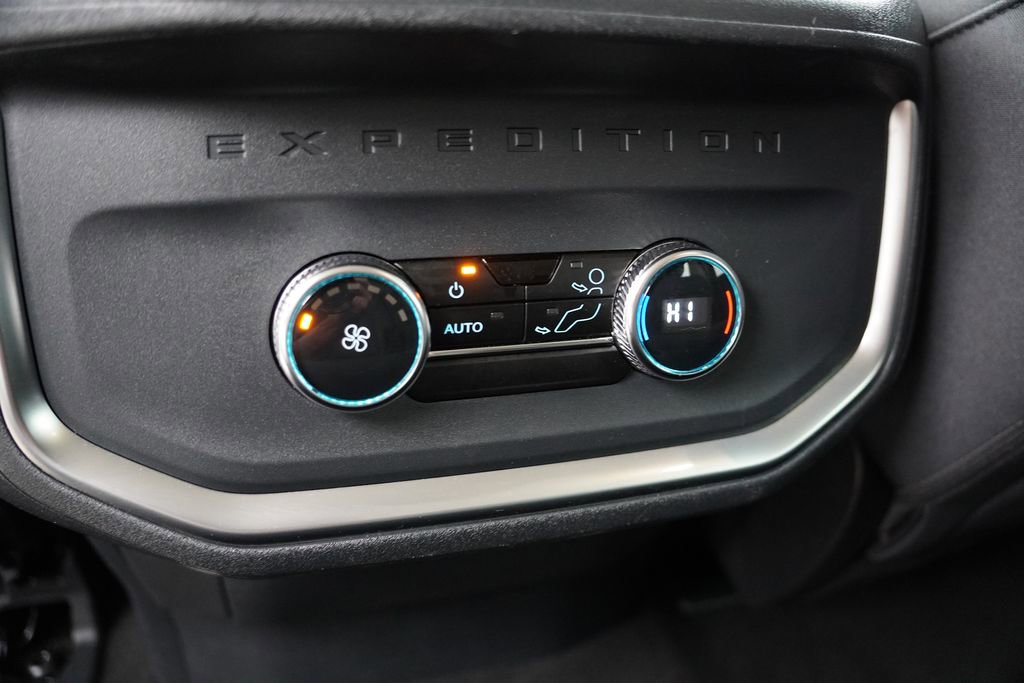 Certified 2025 Ford Expedition Active AWD/4WD image 20
