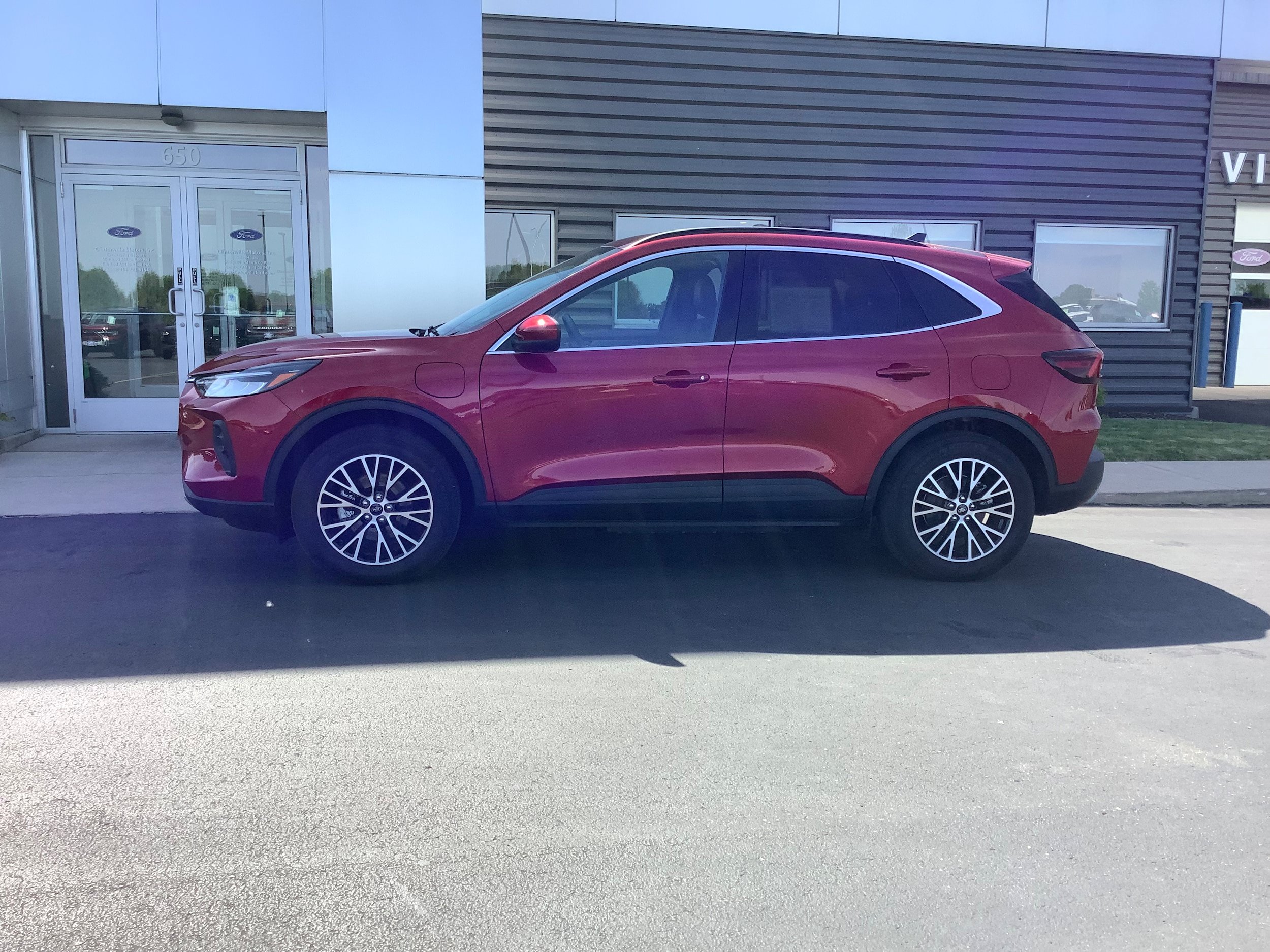 Certified 2025 Ford Escape SE FWD image 2