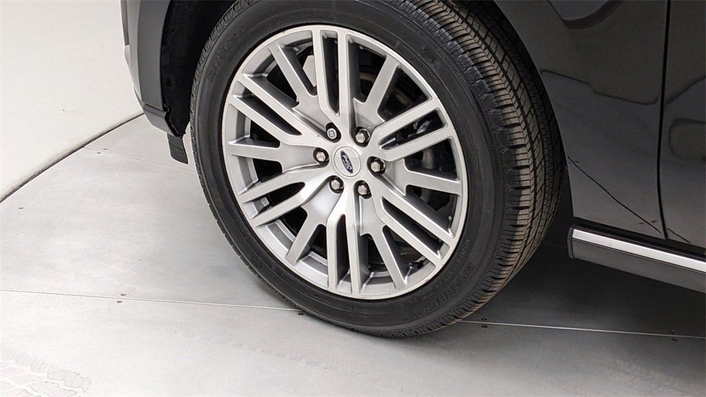 Certified 2022 Ford Expedition Max Limited image 5