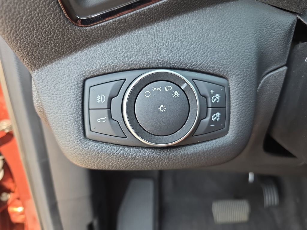 Certified 2018 Ford Escape Titanium w/ Ford Safe & Smart Package image 24