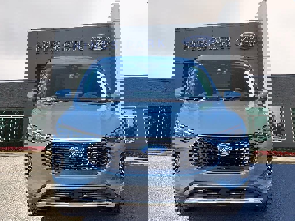 Certified 2023 Ford Escape Platinum w/ Class II Trailer Tow Package image 8