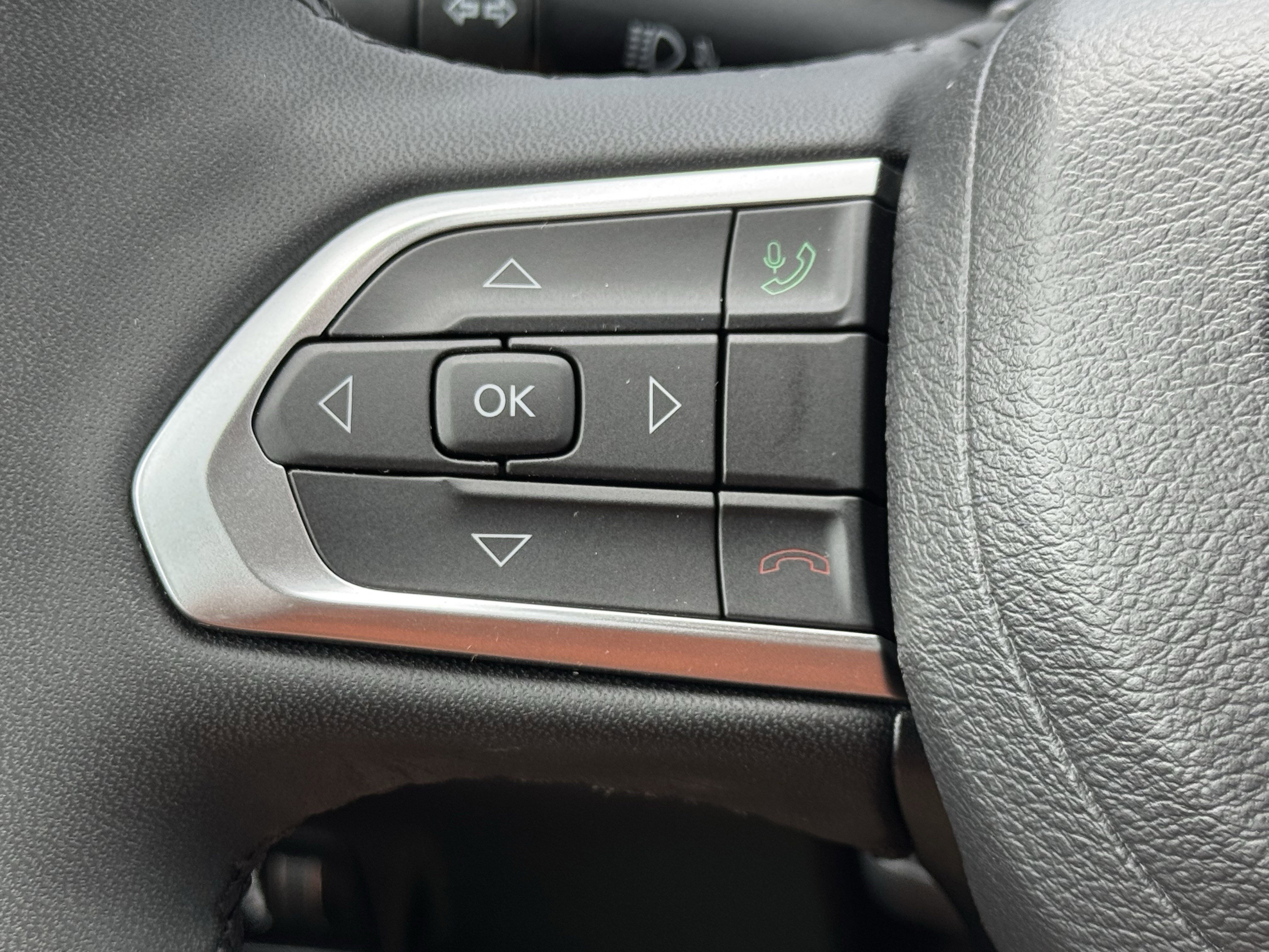 Used 2024 Jeep Compass Limited image 16