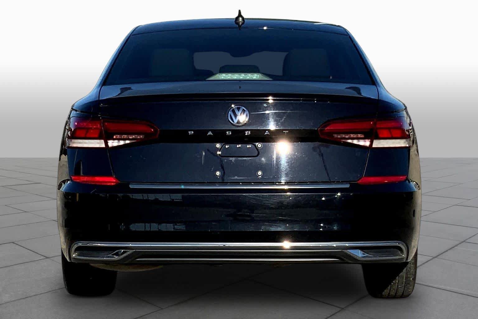 Used 2022 Volkswagen Passat 2.0T SE FWD image 3
