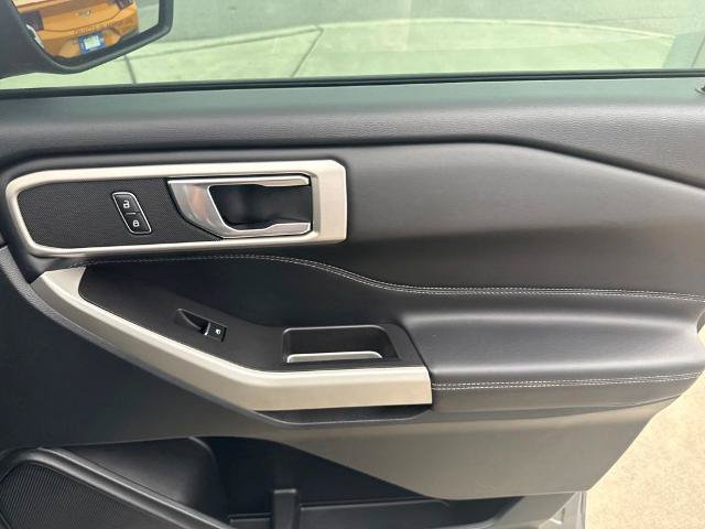 Certified 2024 Ford Explorer XLT RWD image 35