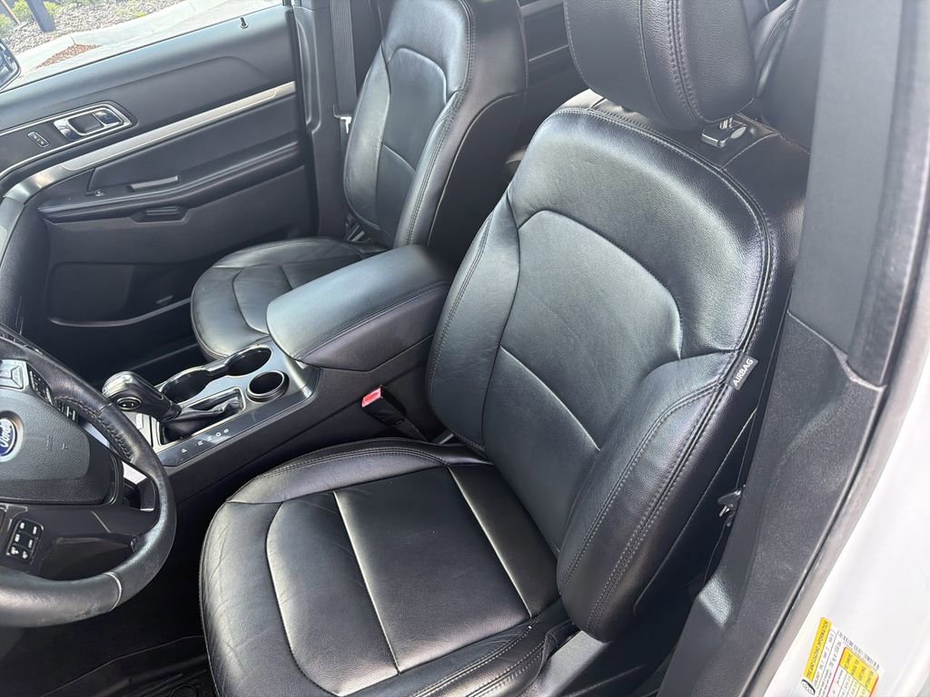 Certified 2018 Ford Explorer XLT w/ Equipment Group 202A image 20