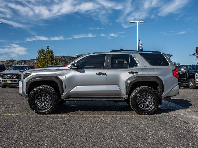 Used 2025 Toyota 4Runner SR5 AWD/4WD image 8