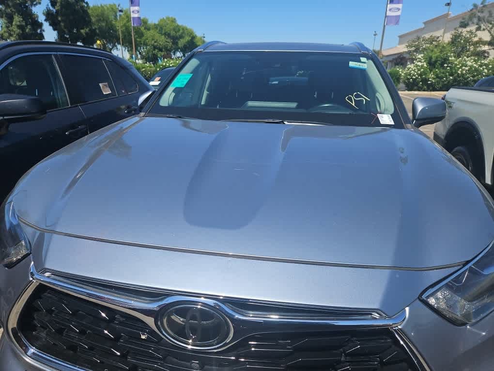 Used 2022 Toyota Highlander Platinum AWD/4WD image 4