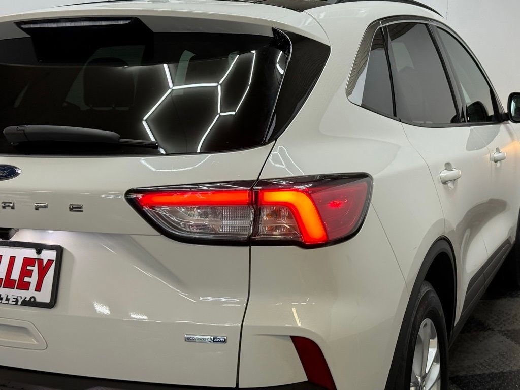 Certified 2020 Ford Escape SE image 12