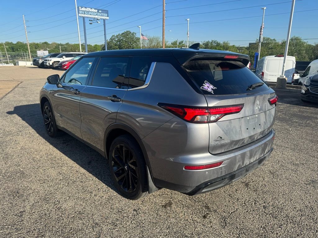 Used 2023 Mitsubishi Outlander SEL Black Edition image 2