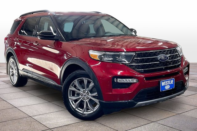 Certified 2023 Ford Explorer XLT w/ Equipment Group 202A AWD/4WD image 1