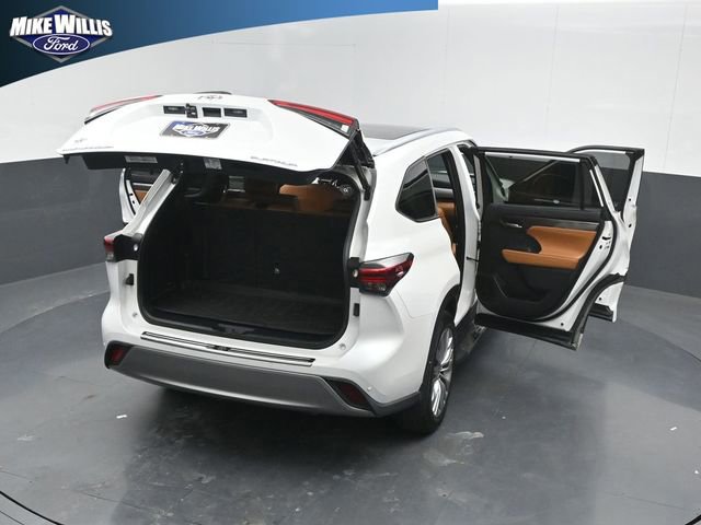 Used 2023 Toyota Highlander Platinum FWD image 21