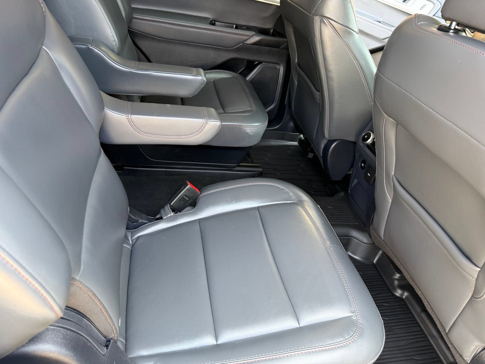Certified 2025 Ford Explorer Active w/ Active Comfort Package RWD image 18
