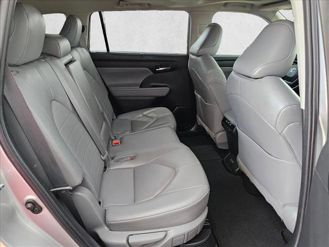 Used 2023 Toyota Highlander XLE image 22