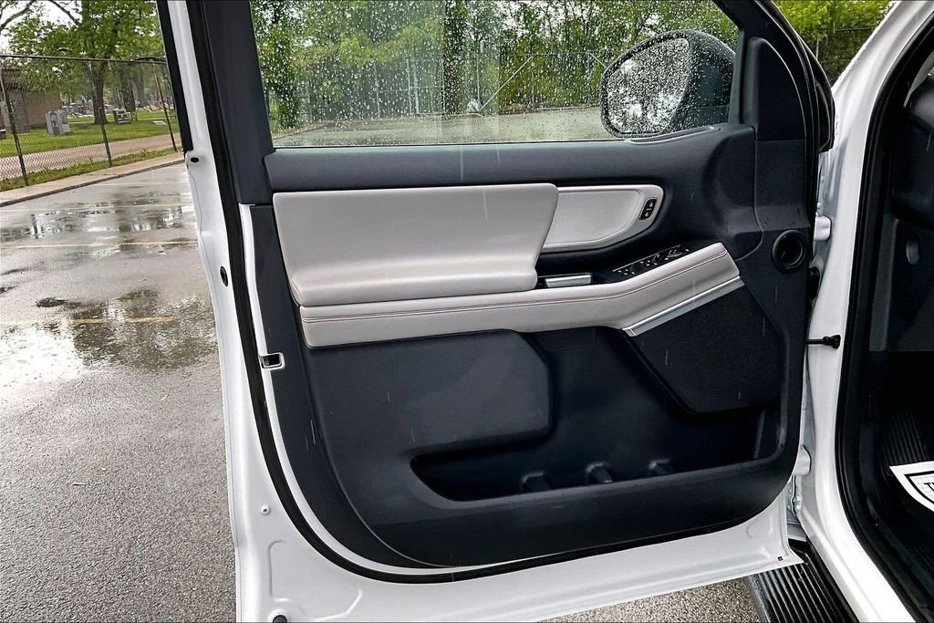 Certified 2025 Ford Expedition Active AWD/4WD image 22
