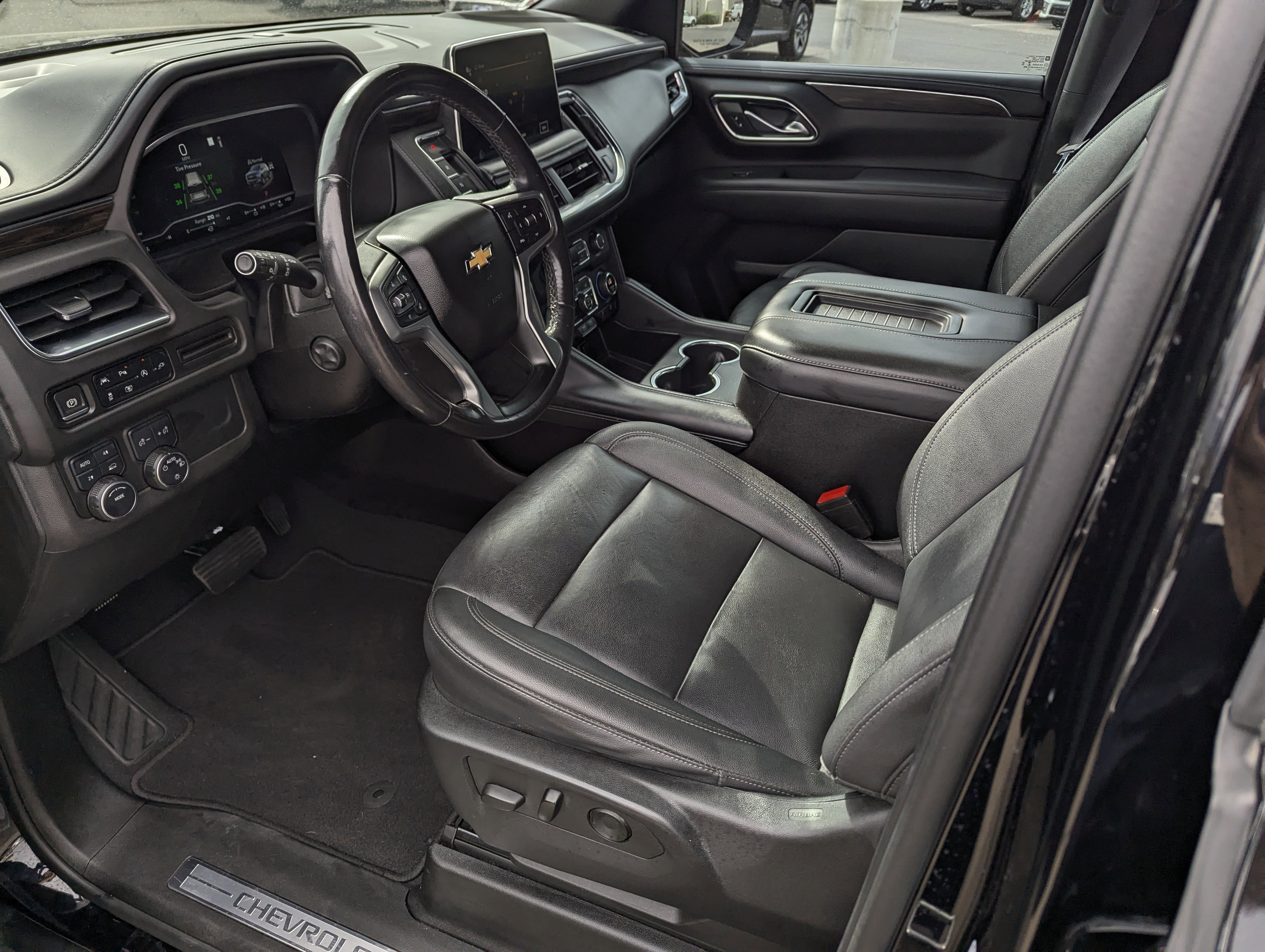 Used 2022 Chevrolet Tahoe LT w/ Luxury Package image 9