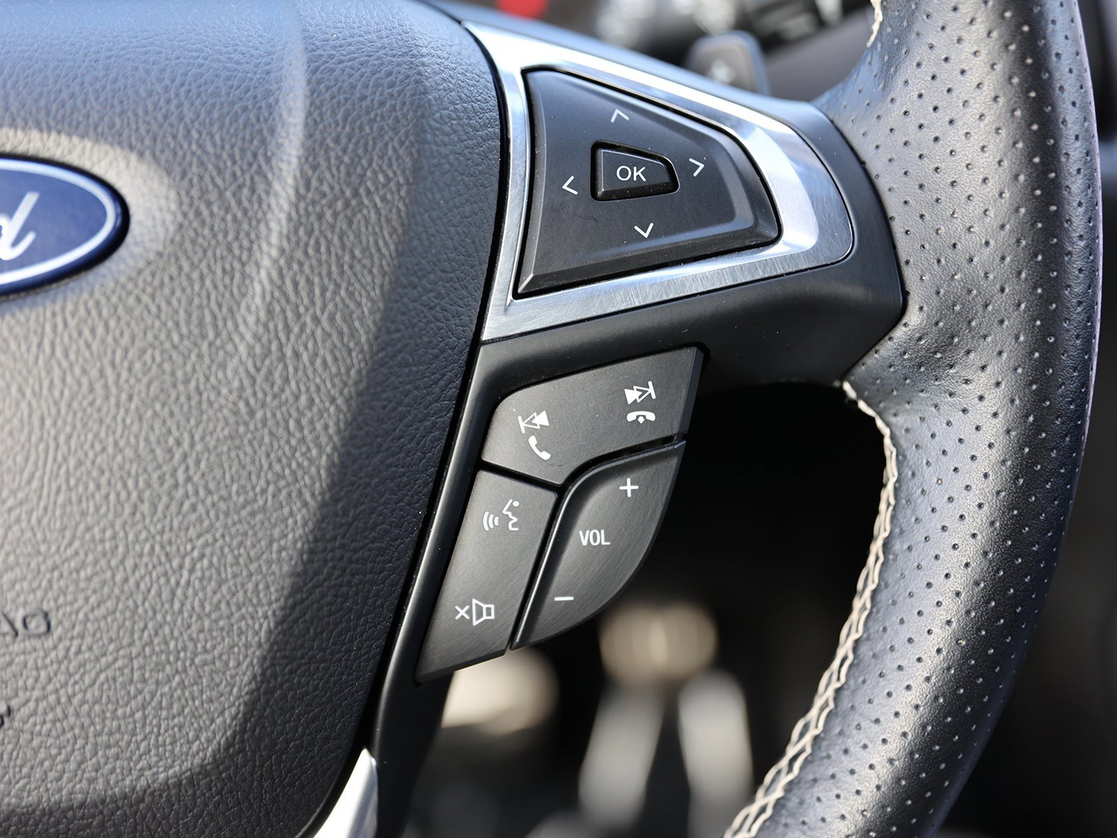 Certified 2022 Ford Edge ST image 38