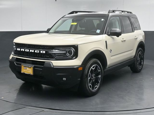 Certified 2025 Ford Bronco Sport Outer Banks w/ Outer Banks Tech Package+ AWD/4WD image 3