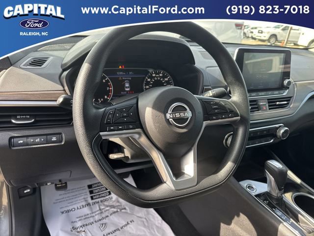 Used 2024 Nissan Altima 2.5 SV image 23