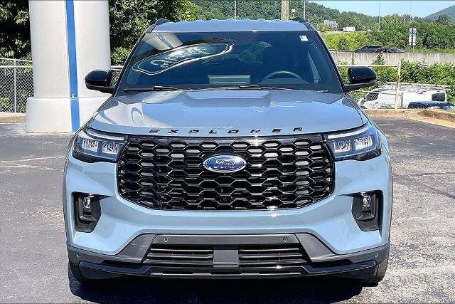 Certified 2025 Ford Explorer ST-Line w/ Premium Package AWD/4WD image 3