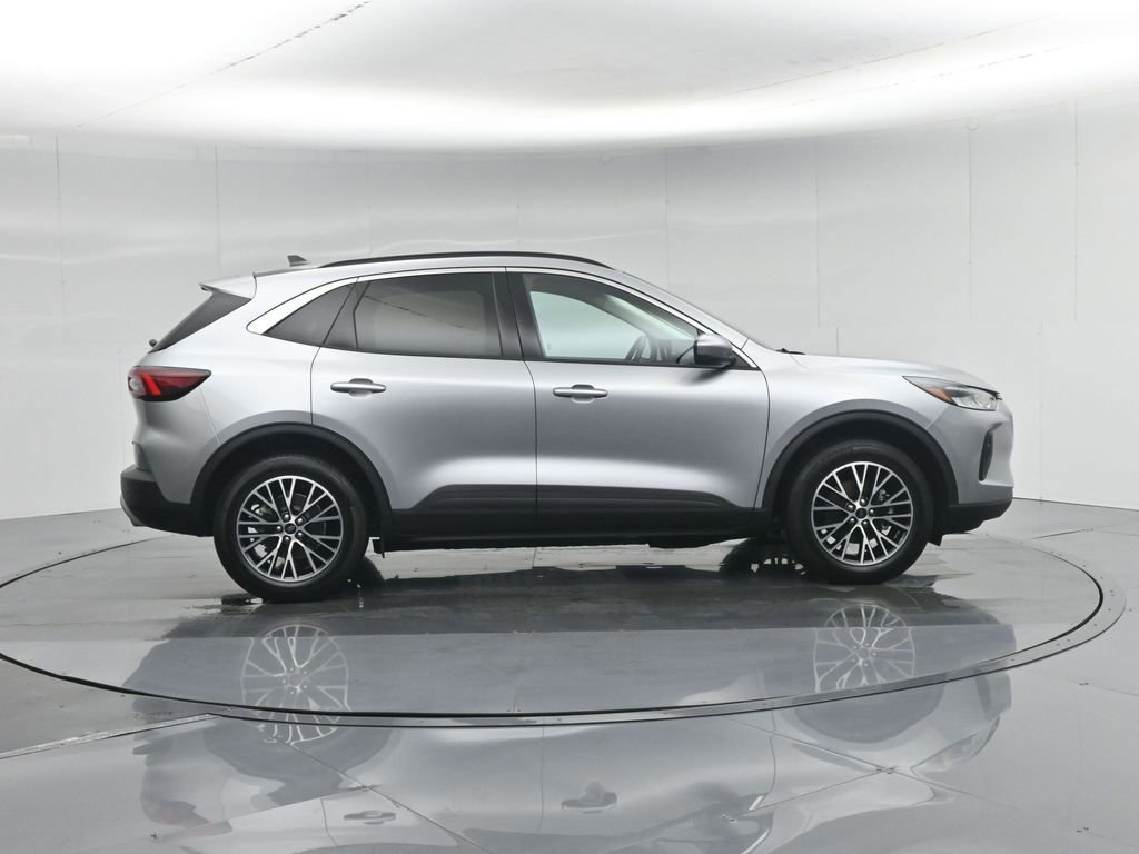 Certified 2023 Ford Escape SE image 11