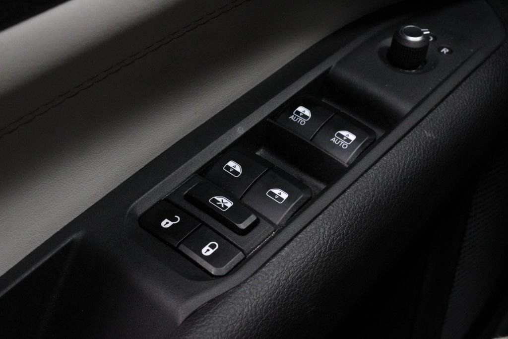 Used 2023 Jeep Compass Limited AWD/4WD image 25