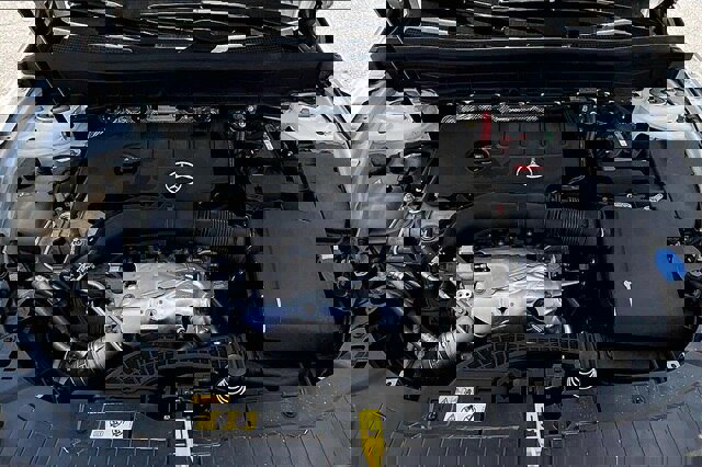 Used 2021 Mercedes-Benz GLB 250 w/ Premium Package image 12